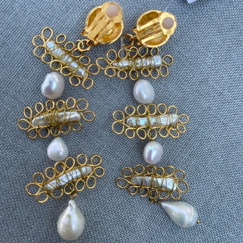 Oscar de la renta clip-on pearl earrings - Picture 3 of 3